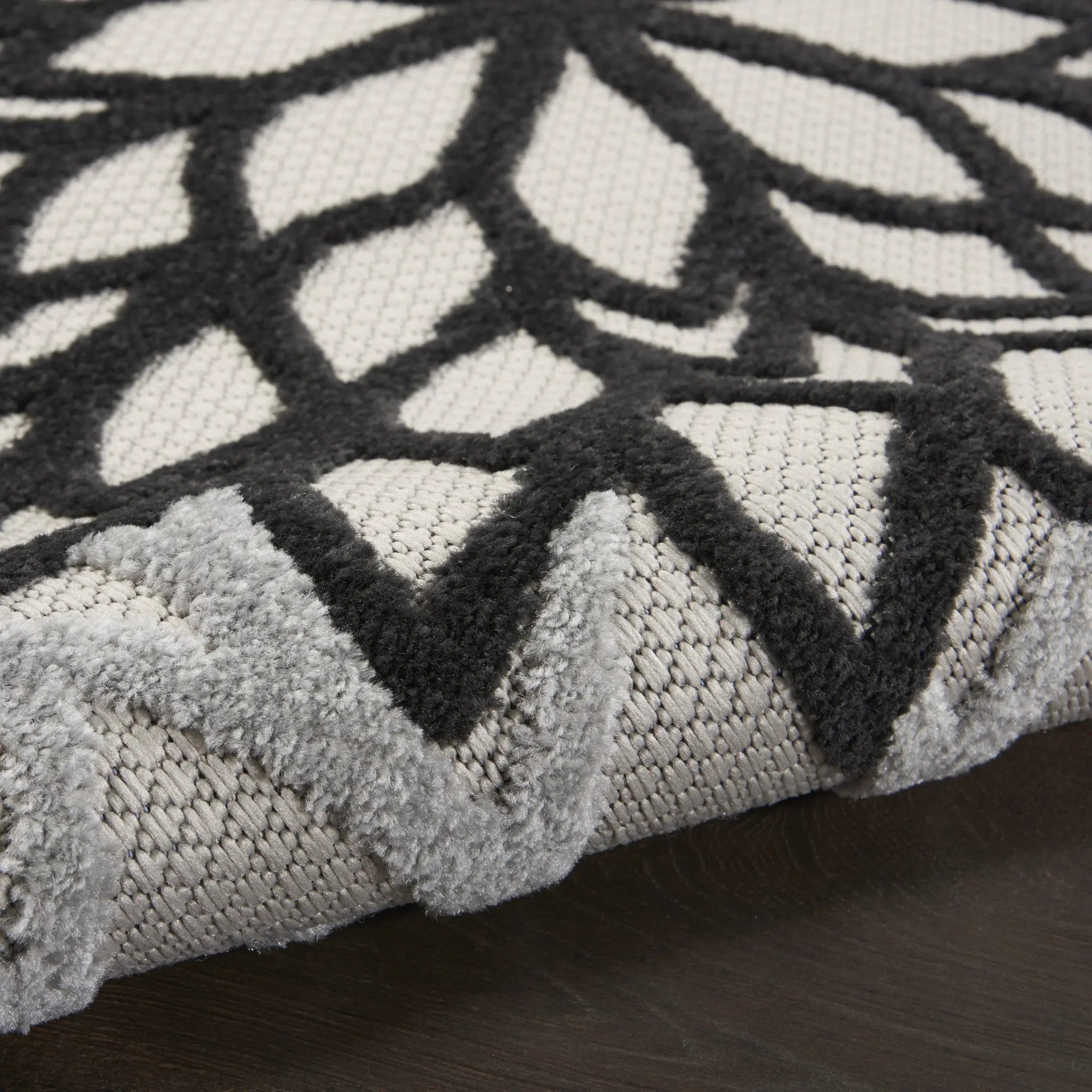 10' Black And White Indoor Outdoor Runner Rug Homeroots Outdoor