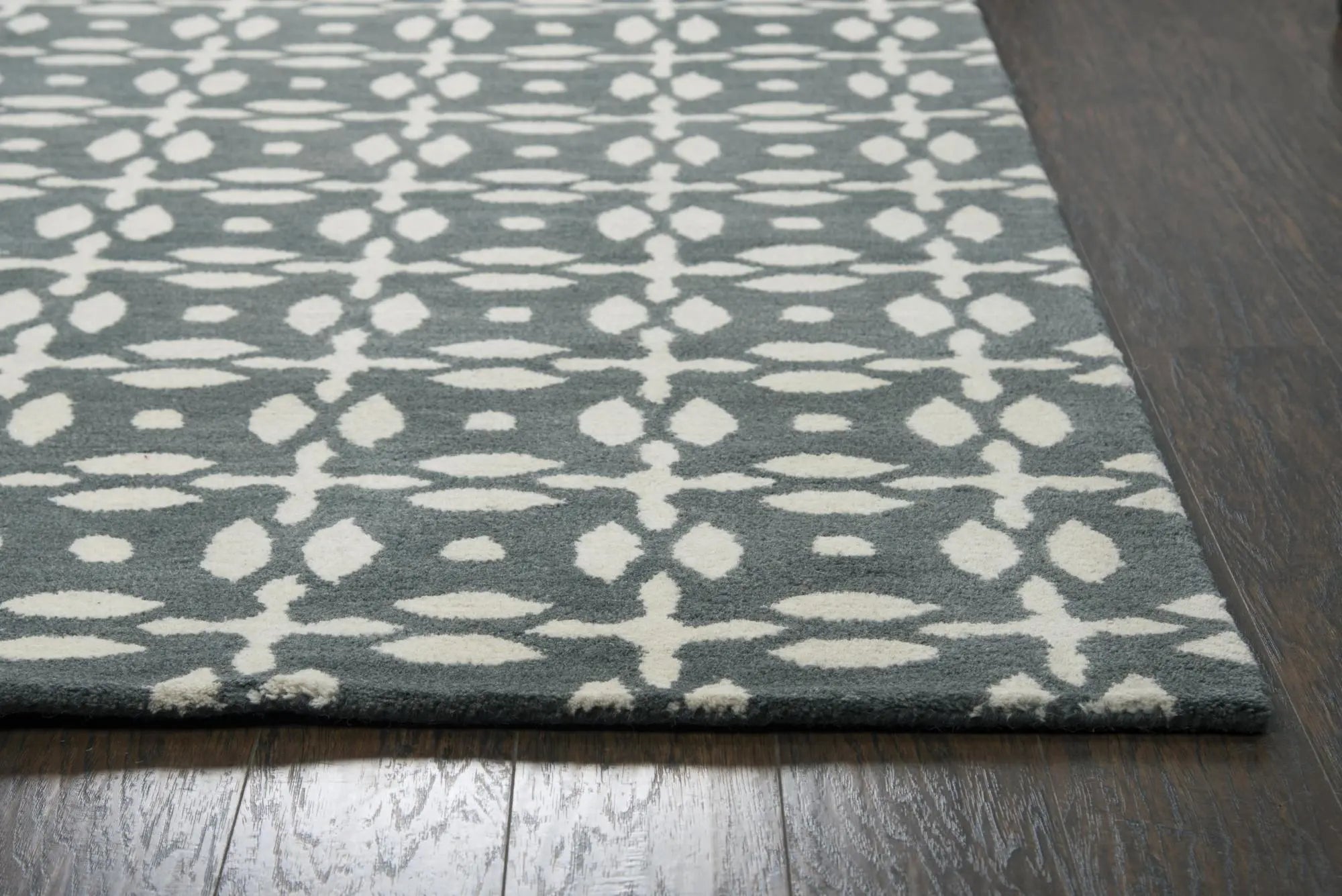 10' Gray And Beige Wool Geometric Hand Tufted Round Rug Homeroots Home Decor