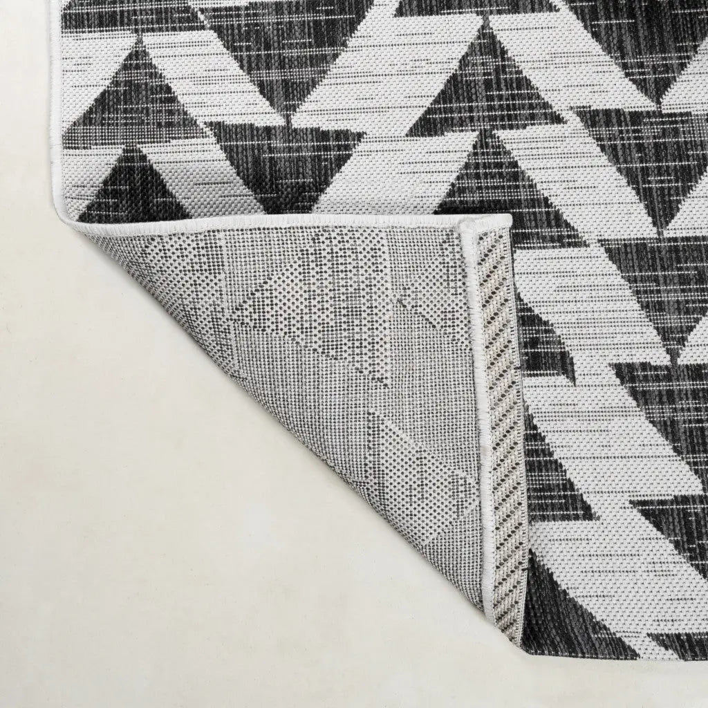 10' Ivory And Black Geometric Indoor Outdoor Runner Rug Homeroots Outdoor