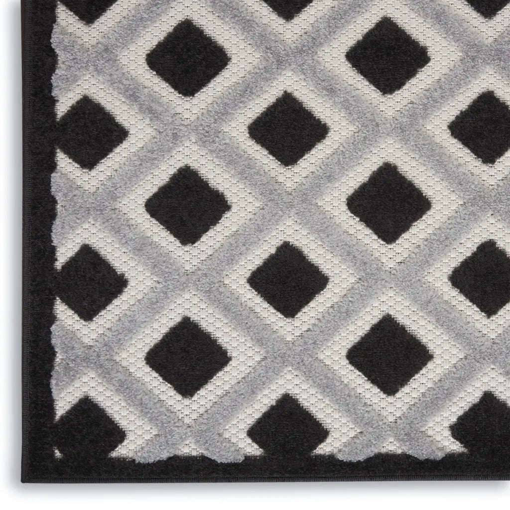 10' X 13' Black And White Indoor Outdoor Area Rug - GreatEagleInc
