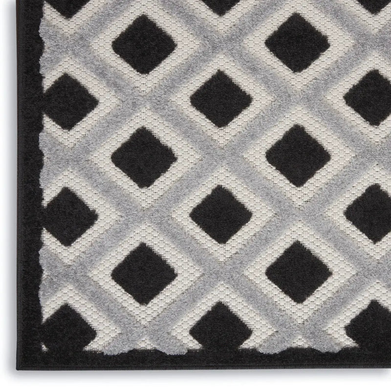 10' X 13' Black And White Indoor Outdoor Area Rug - GreatEagleInc