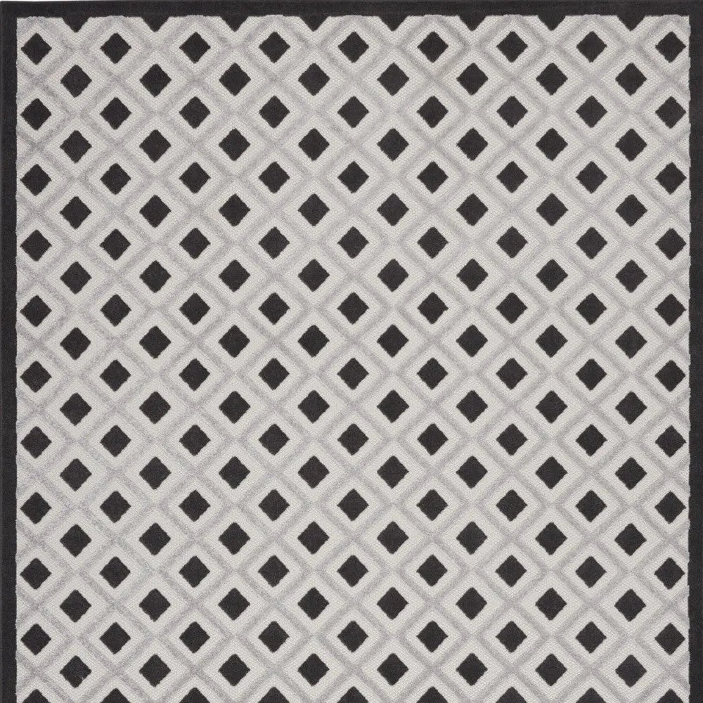 10' X 13' Black And White Indoor Outdoor Area Rug - GreatEagleInc