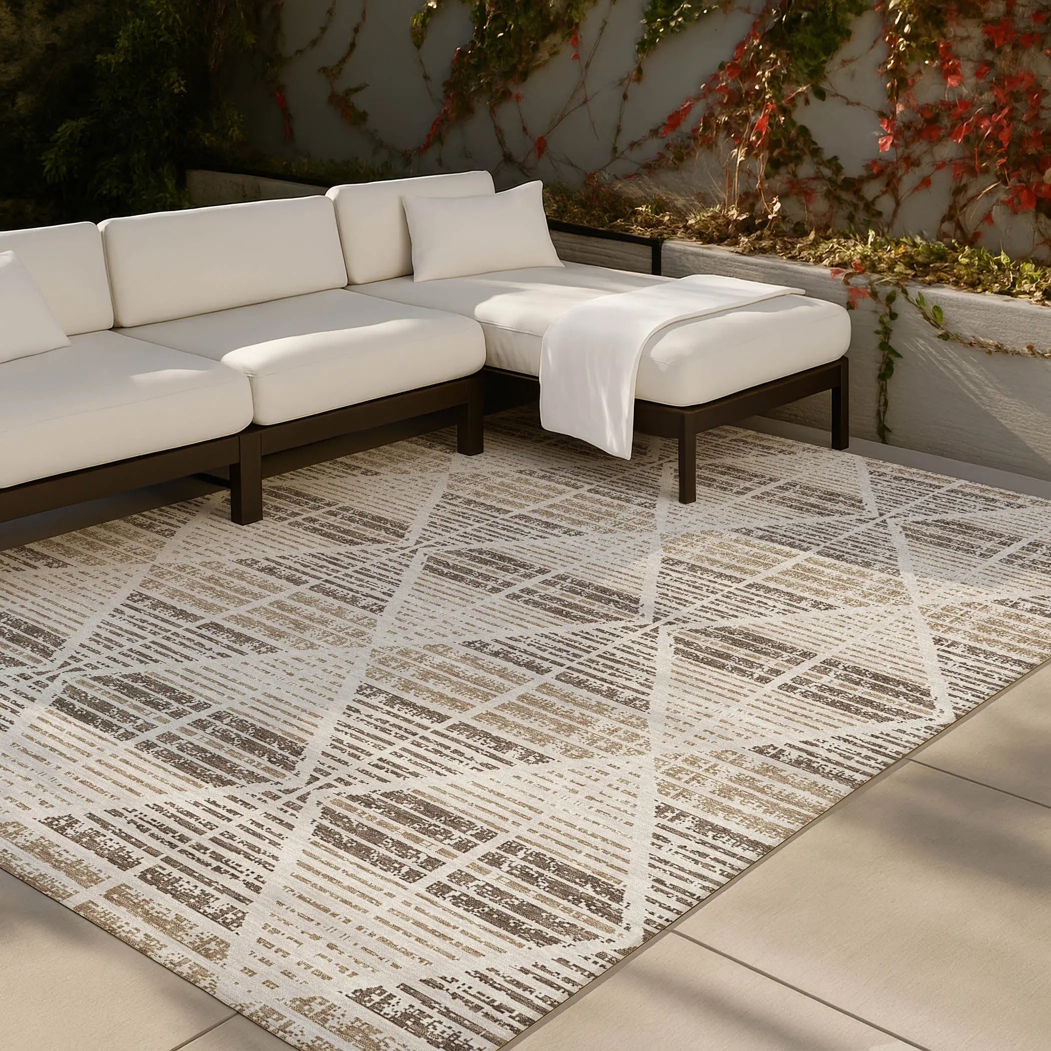 10' X 14' Pearl And Navy Blue Geometric Washable Indoor Outdoor Area Rug Homeroots Outdoor