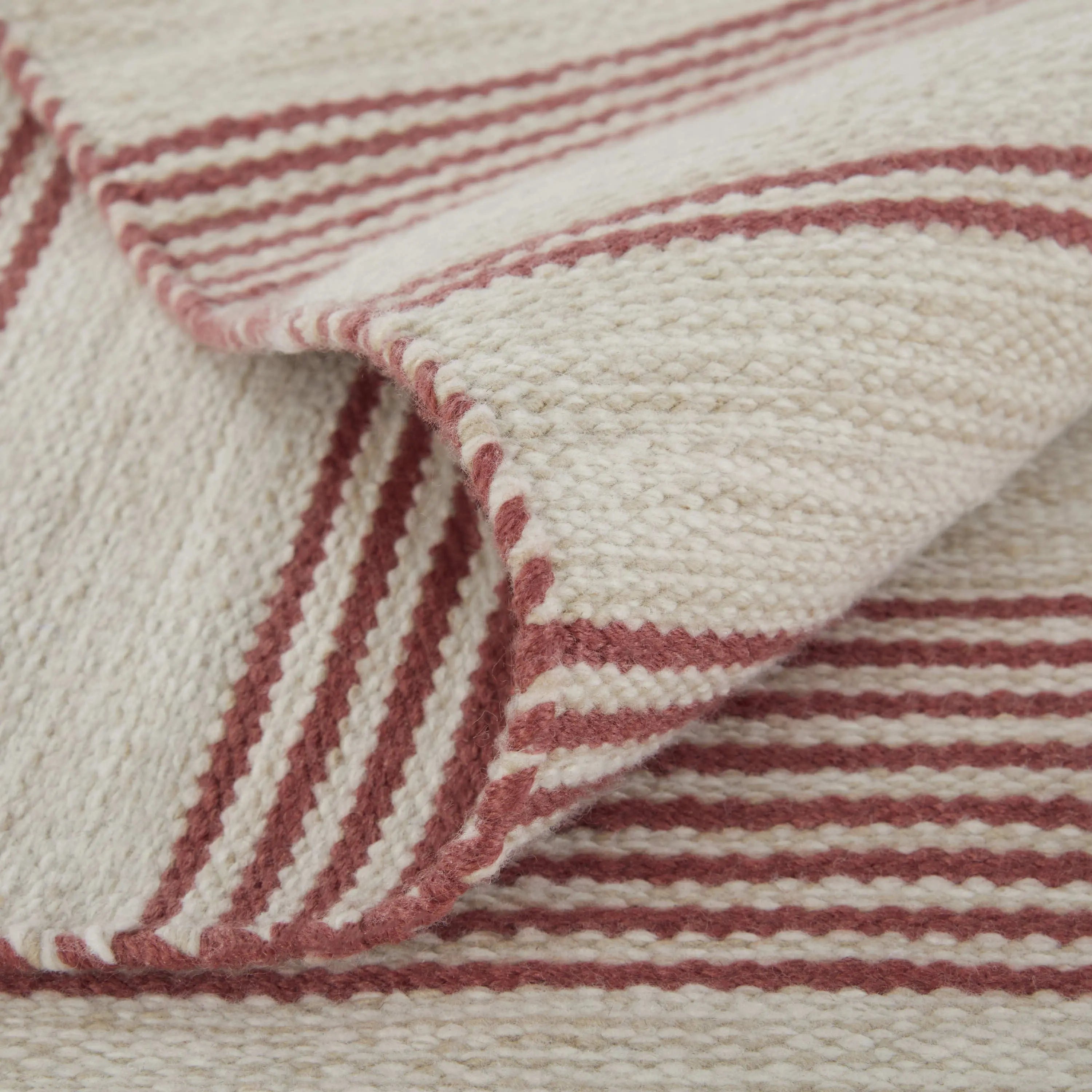 10' X 14' Red And Ivory Striped Dhurrie Hand Woven Stain Resistant Area Rug Homeroots Outdoor