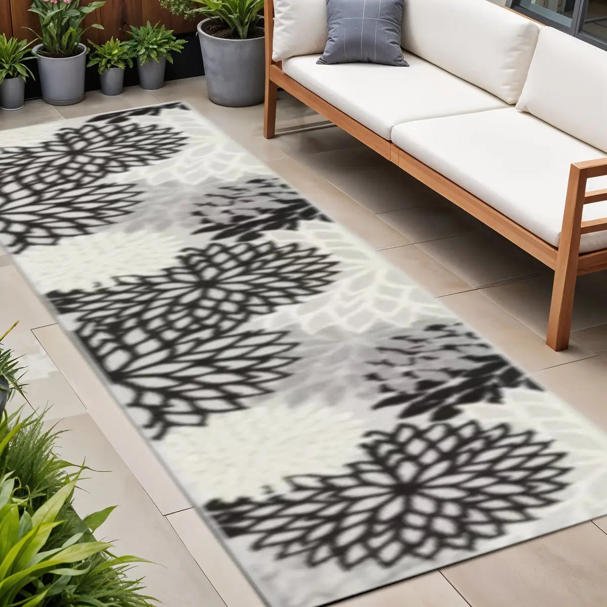 12' Black And White Indoor Outdoor Runner Rug Homeroots Outdoor
