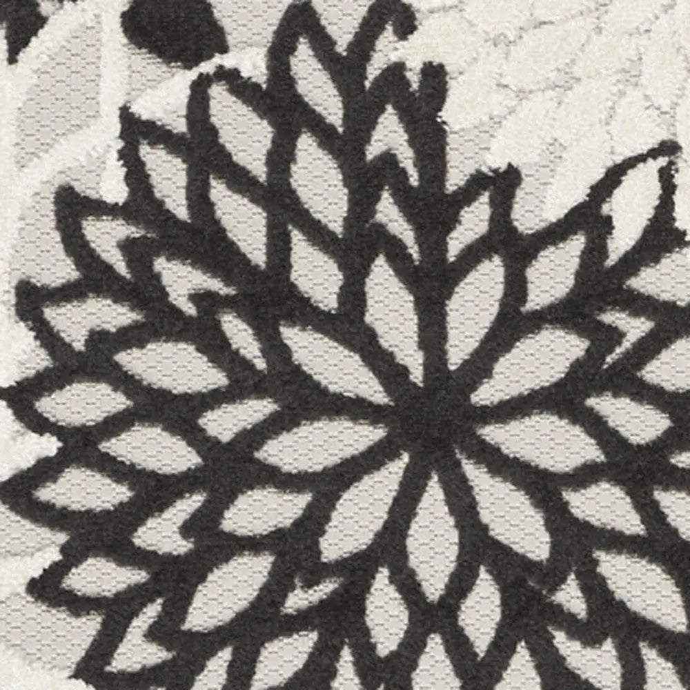 12' Black And White Indoor Outdoor Runner Rug Homeroots Outdoor