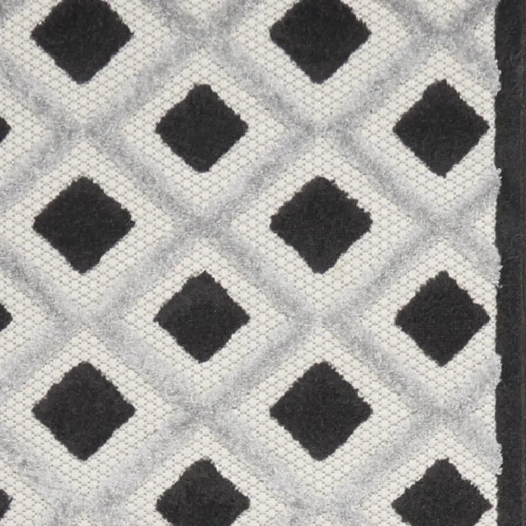 12' Black And White Indoor Outdoor Runner Rug Homeroots Outdoor
