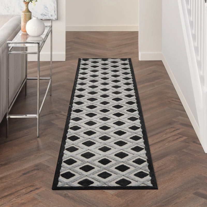 12' Black And White Indoor Outdoor Runner Rug Homeroots Outdoor