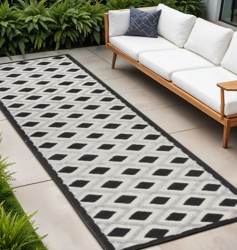 12' Black And White Indoor Outdoor Runner Rug Homeroots Outdoor