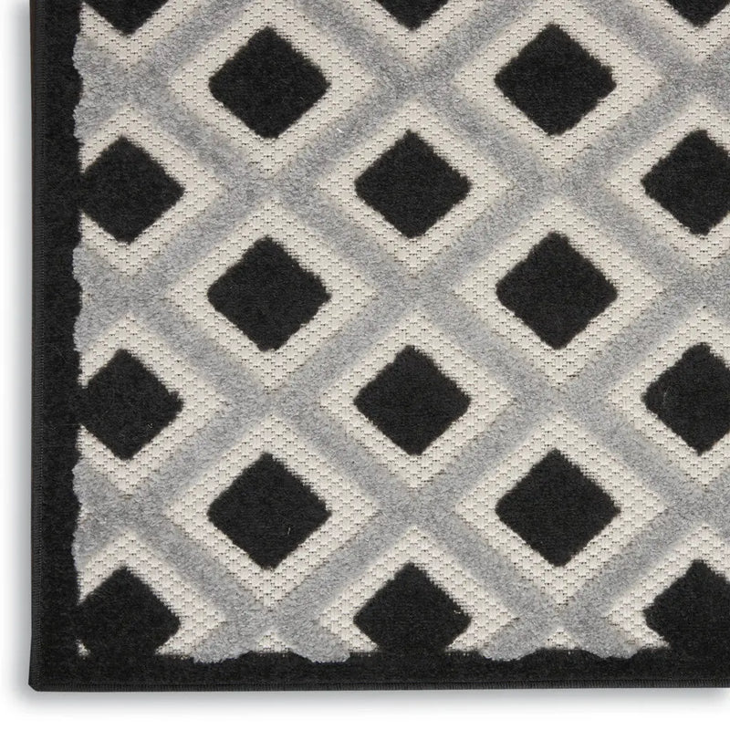 12' Black And White Indoor Outdoor Runner Rug Homeroots Outdoor