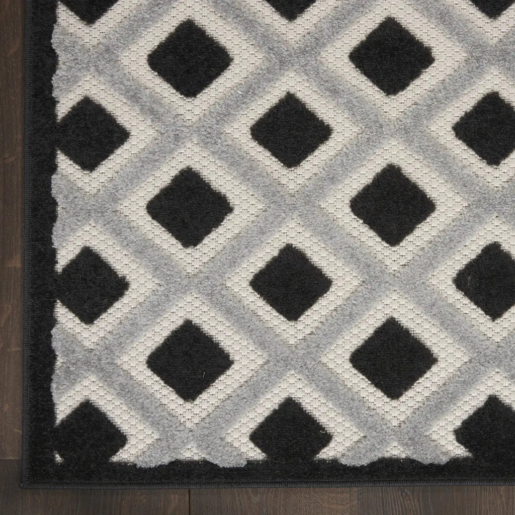 12' Black And White Indoor Outdoor Runner Rug Homeroots Outdoor
