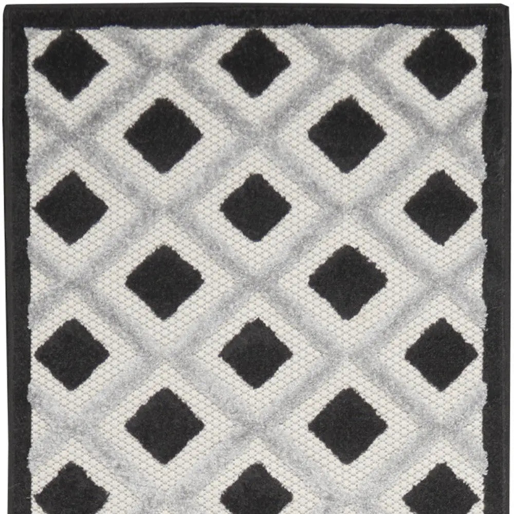 12' Black And White Indoor Outdoor Runner Rug Homeroots Outdoor