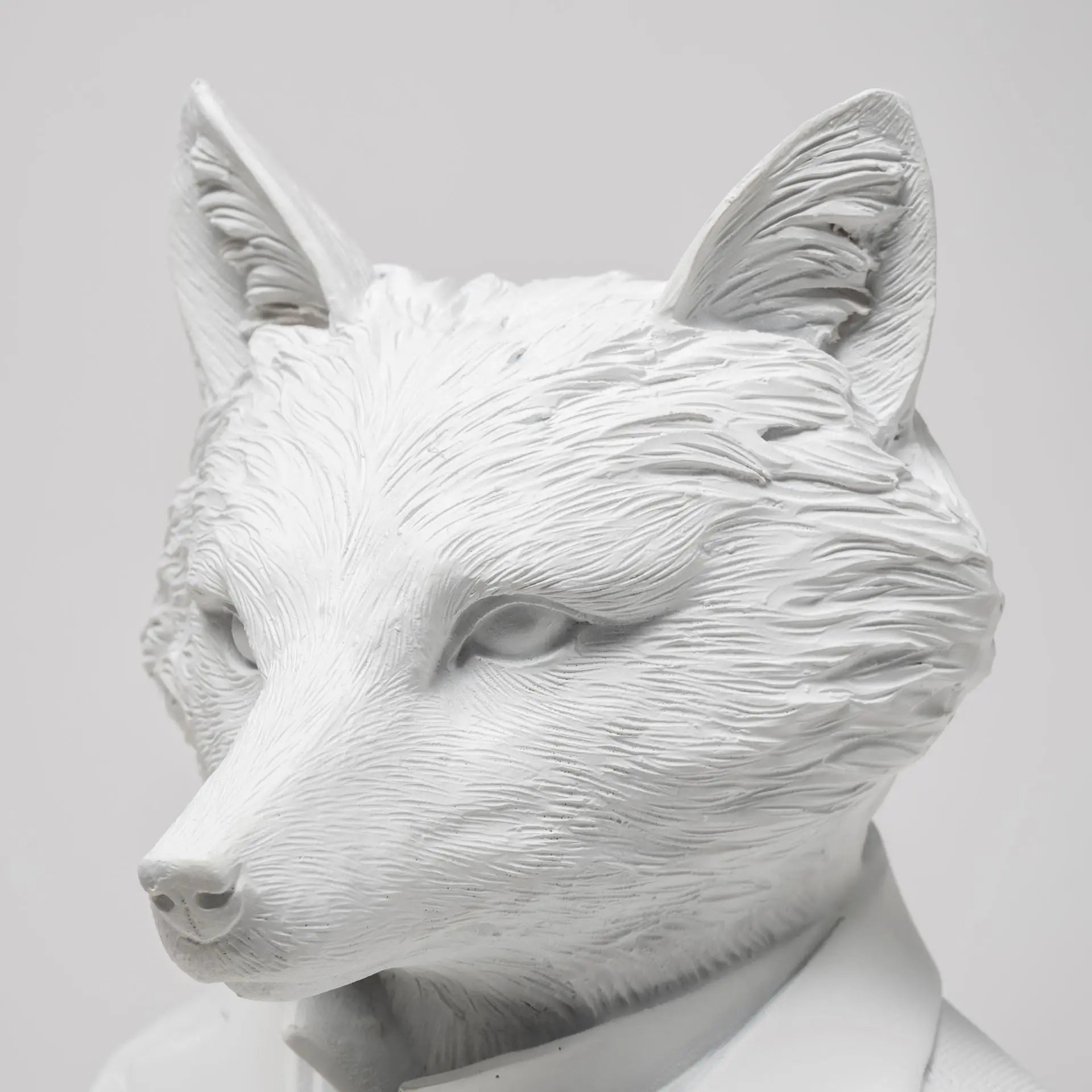 13" White Resin Fox Bust Tabletop Sculpture Homeroots Home Decor