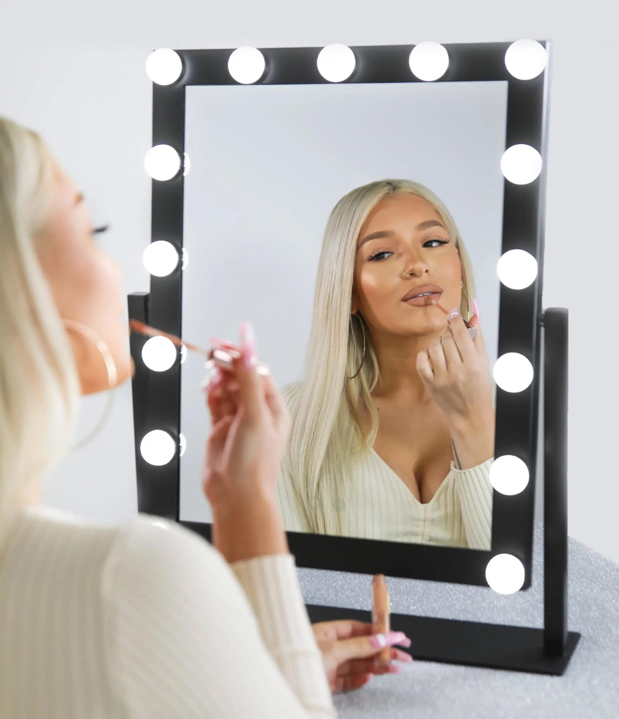 15 Bulb Vanity Mirror - Black Lurella Cosmetics