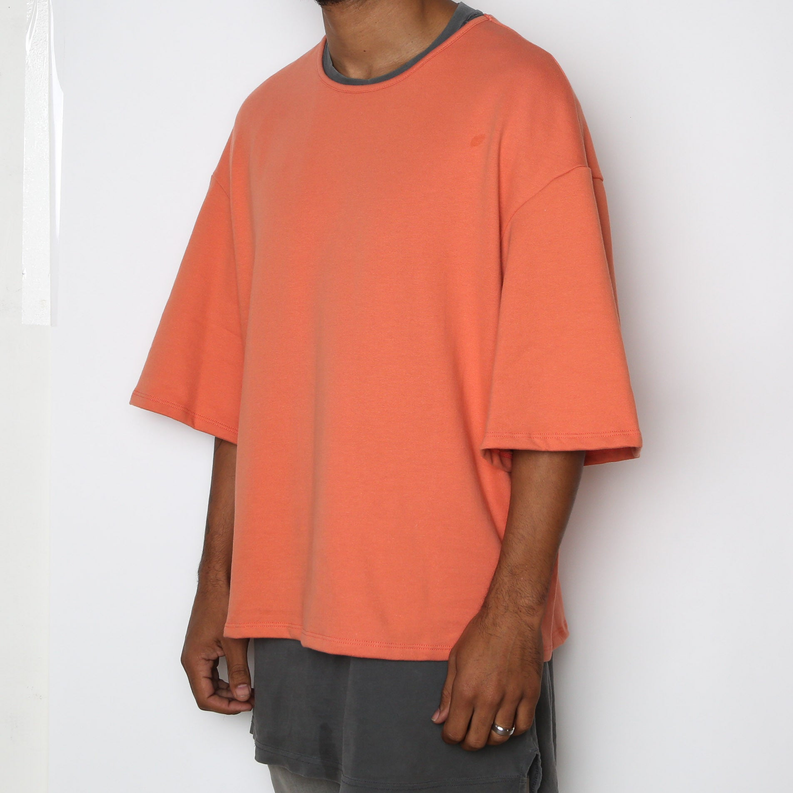 Relaxed peach T-shirt, short sleeves and crew neckline