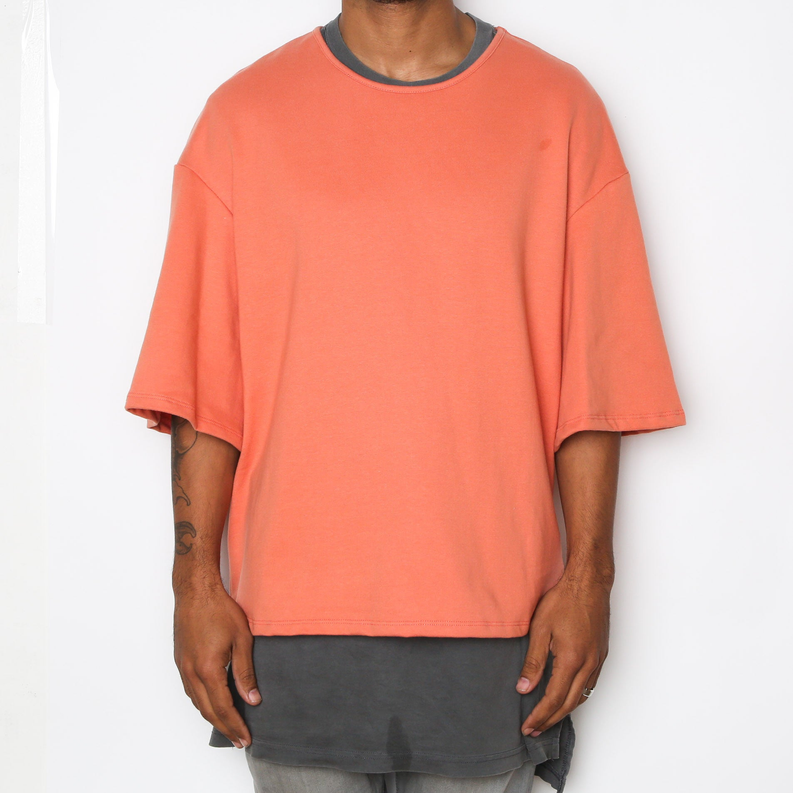 Peach-orange relaxed T-shirt with crew neck, short sleeves, straight hem