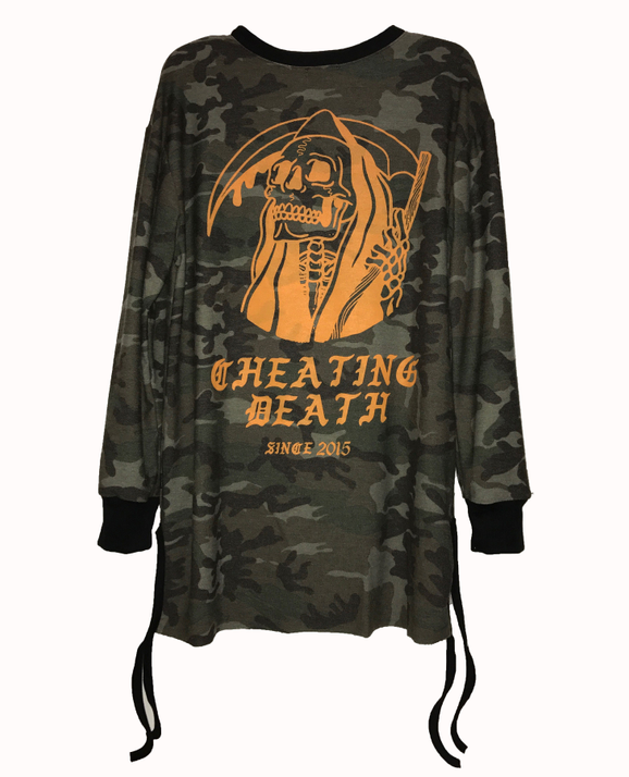 Camo long-sleeve T-shirt with orange skull graphic, dropped hem and drawstrings