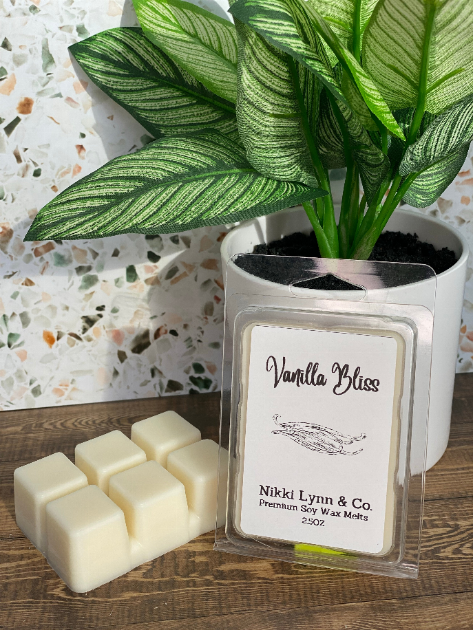 Vanilla Bliss soy wax melts in clear clamshell with pale yellow wax cubes