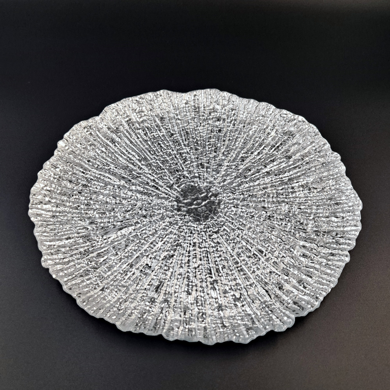 Gilded glass soup plate, silver radiating shell texture with scalloped edge