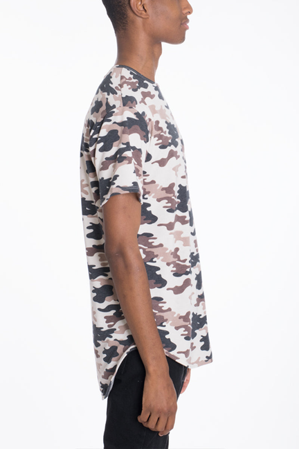 Camo scallop-hem T-shirt in dark and light camouflage, short sleeves, crew neck