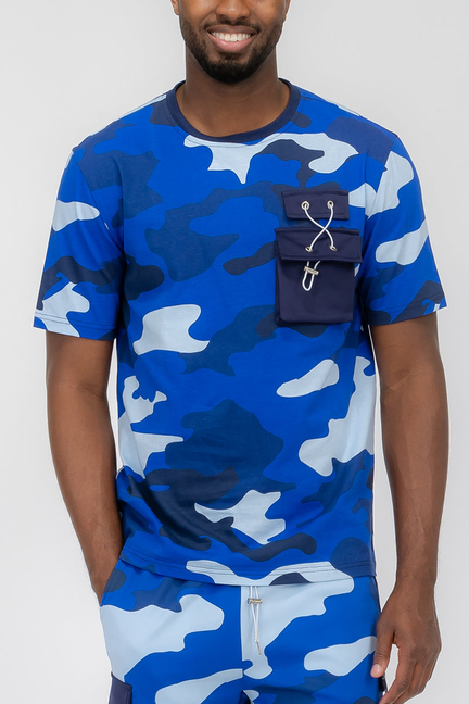 Blue camo short-sleeve T-shirt with crew neck, front toggle pocket detail