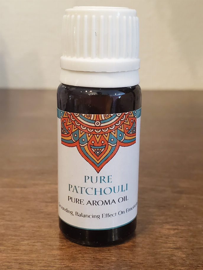 Patchouli oil bottle with patterned heart label and white ribbed cap, 10 ml