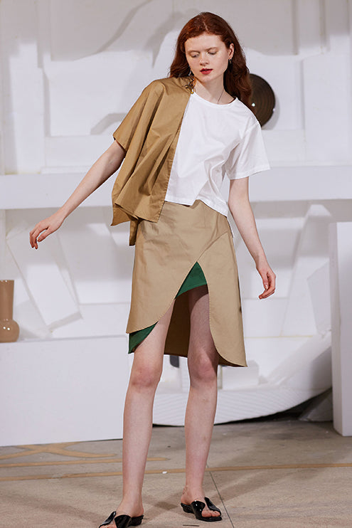High-front open slit skirt in beige with green underlayer and side opening, draped front