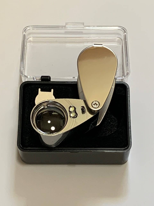 LED jeweler loupe set with glass lens and metal head in black storage case