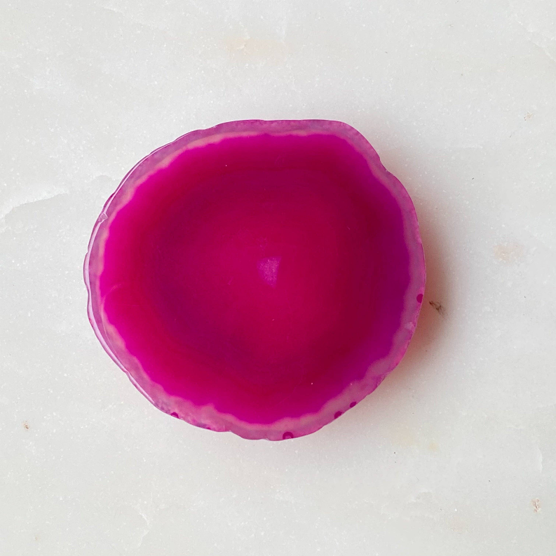 Fuchsia pink agate phone grip slice with glossy interior and scalloped white border