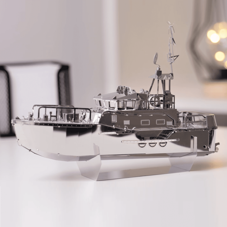 Side view of detailed boat model with mast, radar, and deck equipment