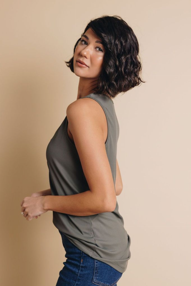 Gray ribbed button tank top, sleeveless side profile