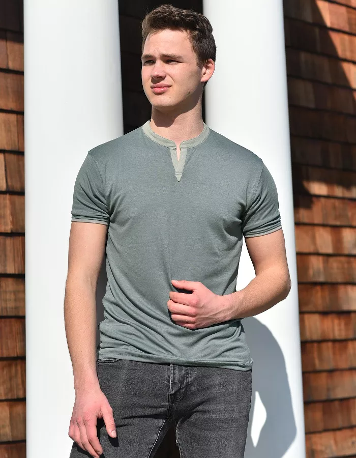 Green short-sleeve notch-collar polo shirt with 3-button placket
