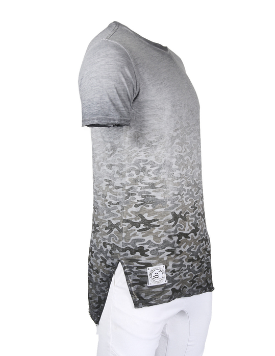 Men's longline camouflage T-shirt with side slit, short sleeves, crew neck