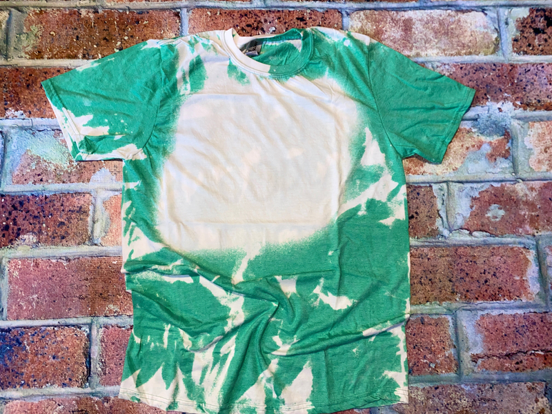 Irish green bleach-dyed T-shirt with short sleeves and crew neck, front view