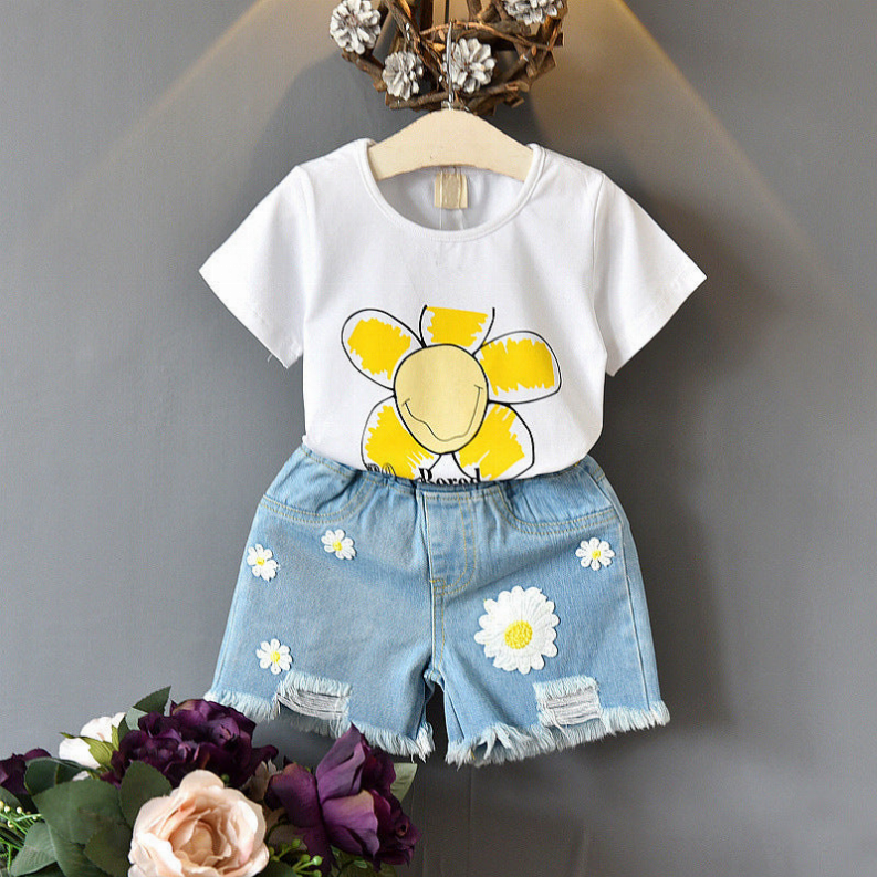 Girls' two-piece set: white graphic T-shirt and light-wash denim daisy shorts