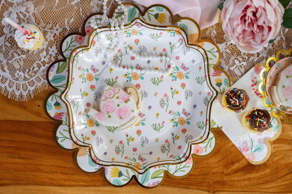 Floral scalloped napkin with gold-edged heart border and mixed small blooms