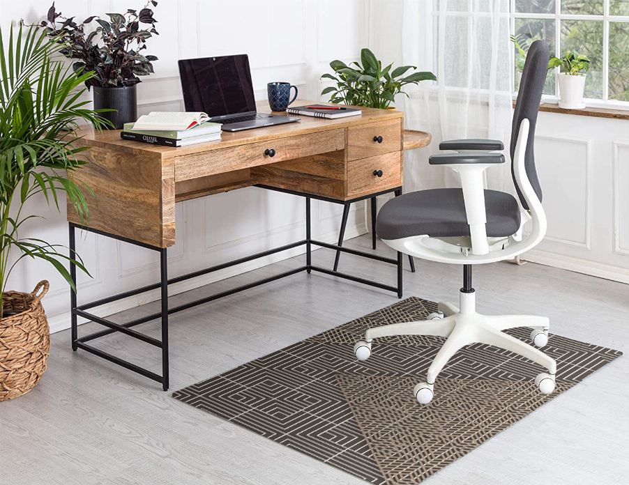 Blankets2U low pile carpet with dark geometric lattice pattern, rectangular area rug