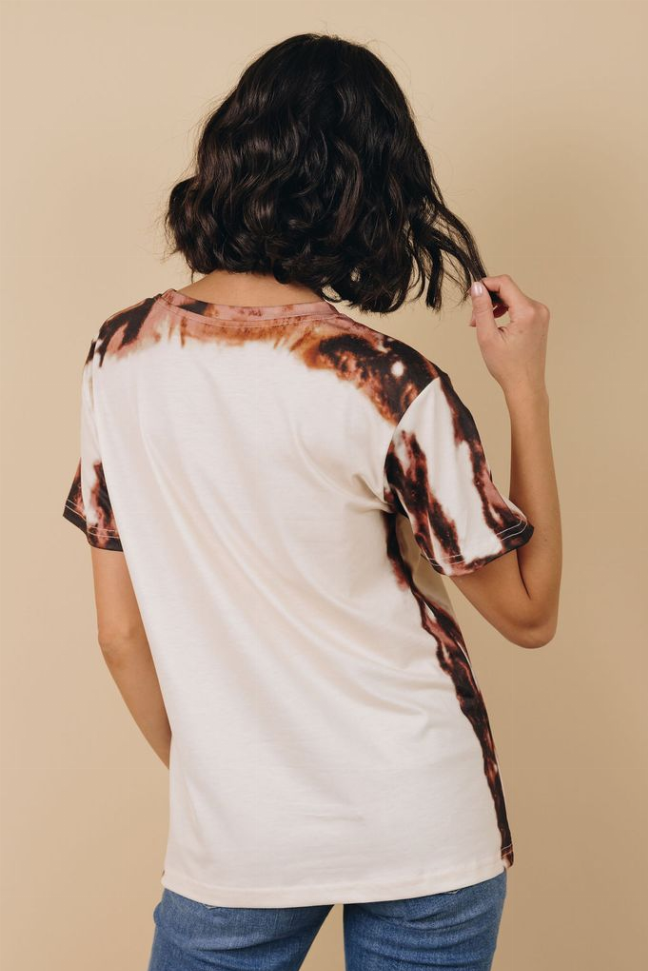 KISS tee back view in white with brown tie-dye streaks, short sleeves
