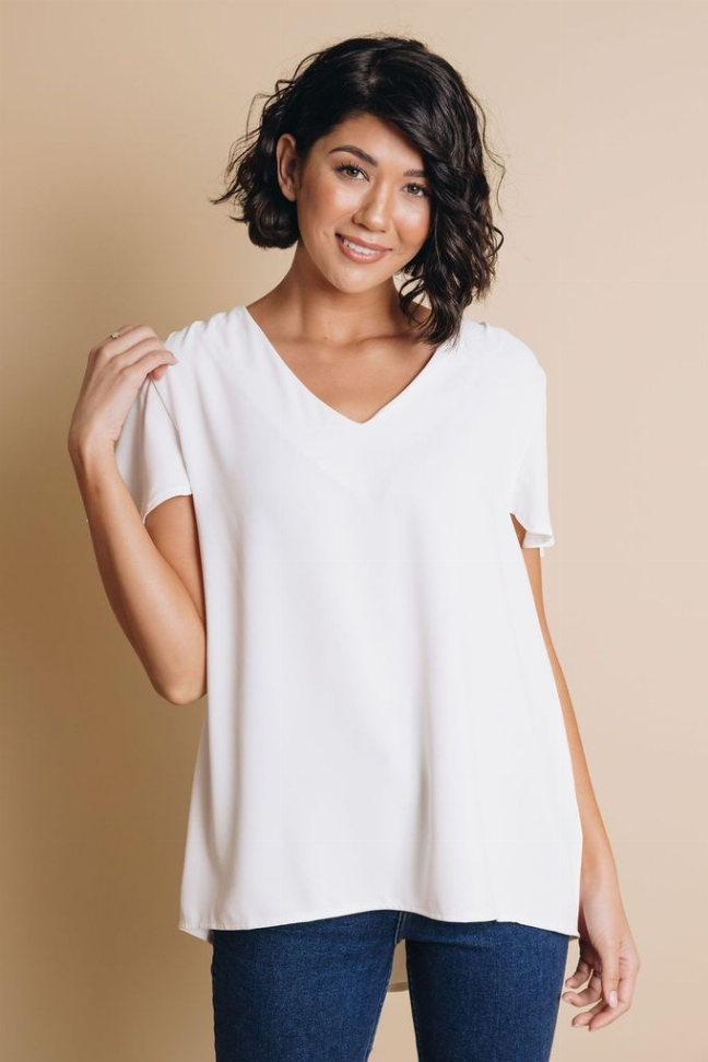 White short-sleeve top with V-neck and relaxed fit
