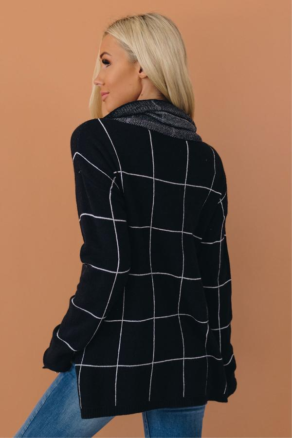 Dark grid turtleneck sweater, long sleeves, full back with white line pattern