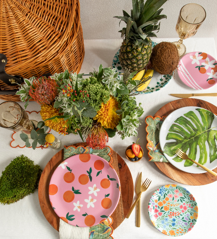 Set of 4 pink melamine plates with orange clementine and flower pattern
