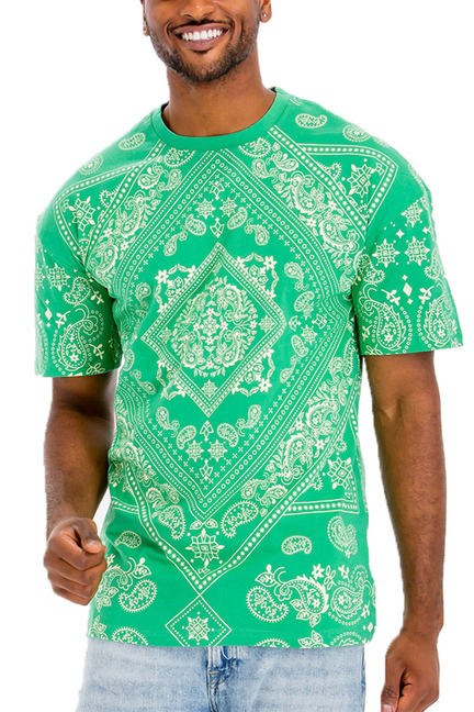 Green pea paisley print T-shirt with crewneck and short sleeves, white ornate pattern