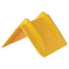 Yellow corner guard ratchet strap protector, two-piece plastic set with curved edges
