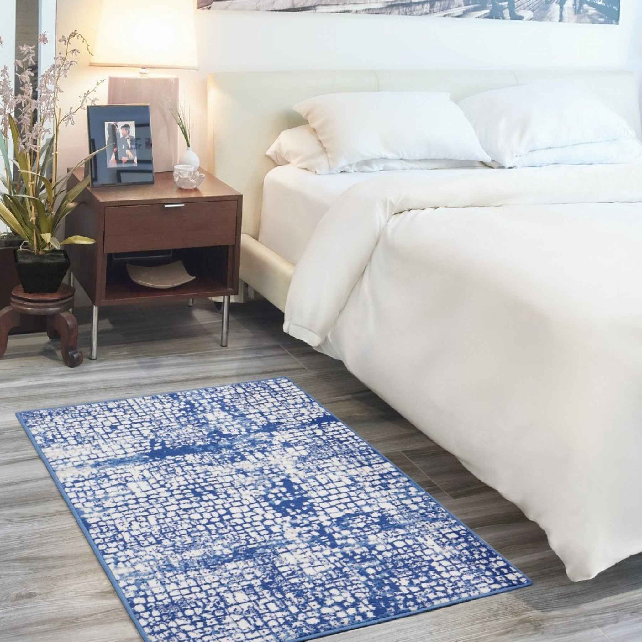 5' X 7' Blue And Ivory Abstract Dhurrie Area Rug