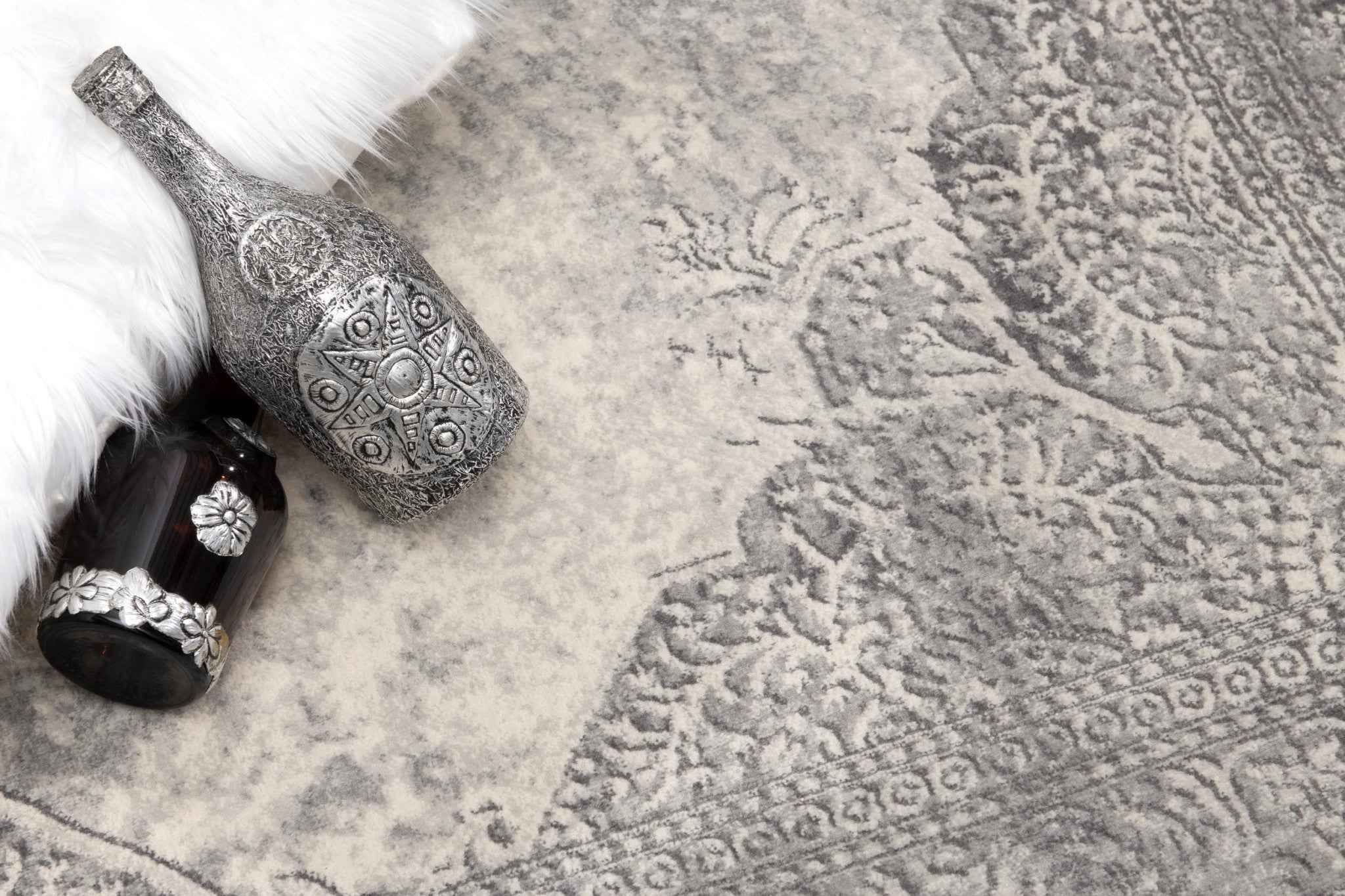 2’ X 5’ Gray Distressed Medallion Area Rug