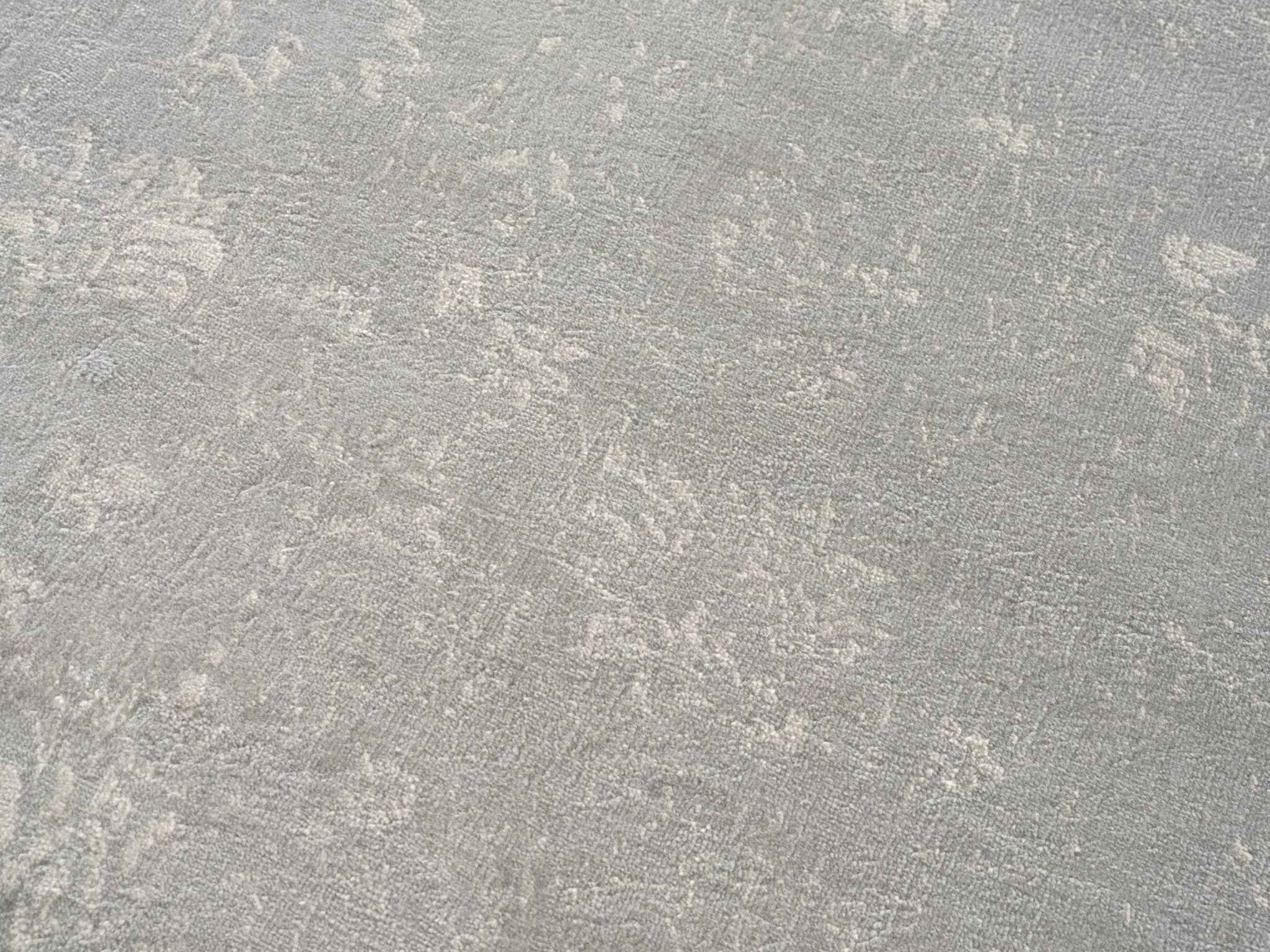 2’ X 3’ Modern Gray Distressed Scatter Rug