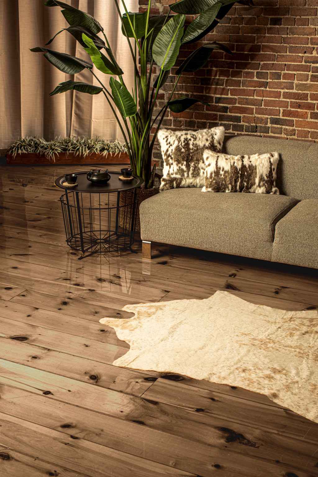 4'x 5' Off White And Silver Faux Cowhide Non Skid Area Rug