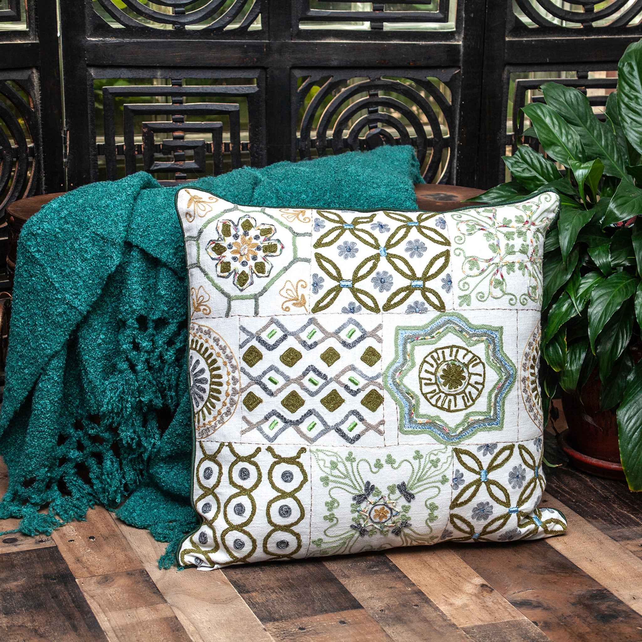 22 X 22 Off White Zippered 100% Cotton Throw Pillow