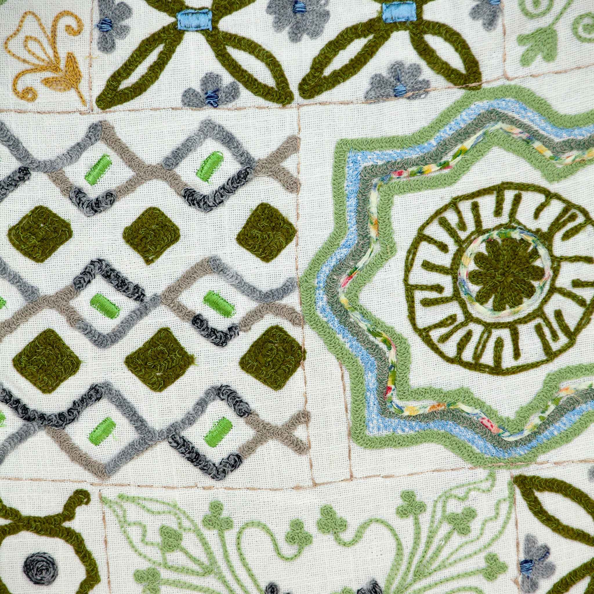 22 X 22 Off White Zippered 100% Cotton Throw Pillow