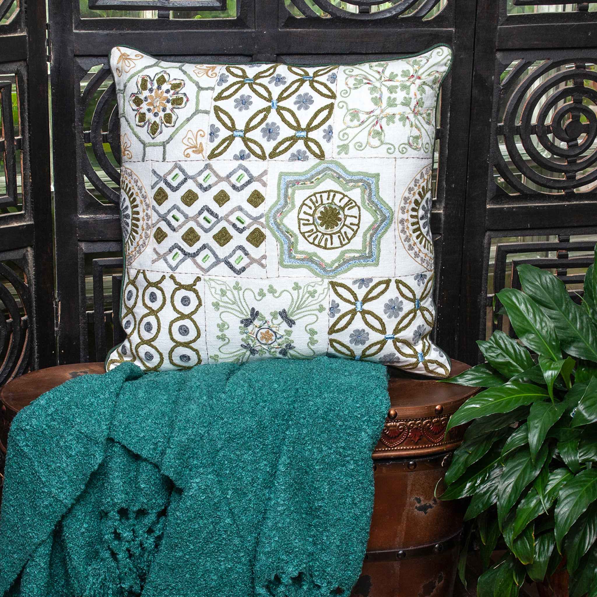 22 X 22 Off White Zippered 100% Cotton Throw Pillow